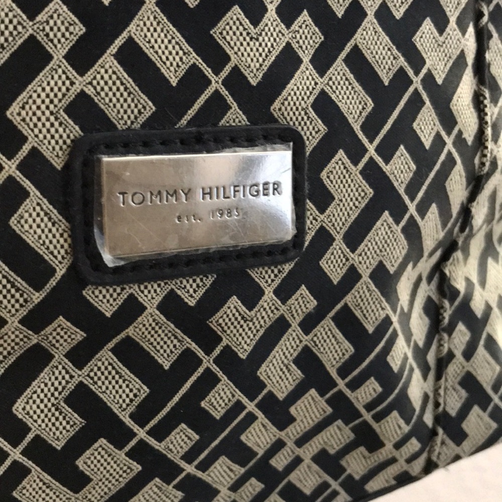Tommy Hilfiger Medium Signature Backpack - Picture 10 of 13